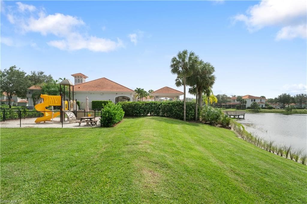 15286 Summit Place Cir 175, Naples, FL 34119-38