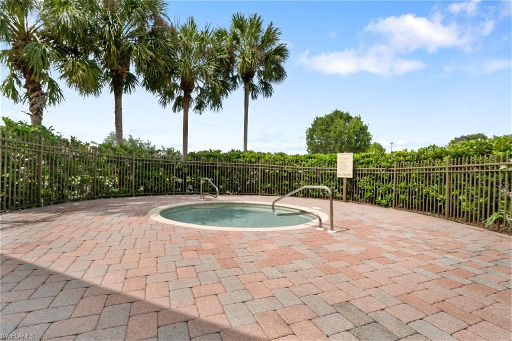 15286 Summit Place Cir 175, Naples, FL 34119-40