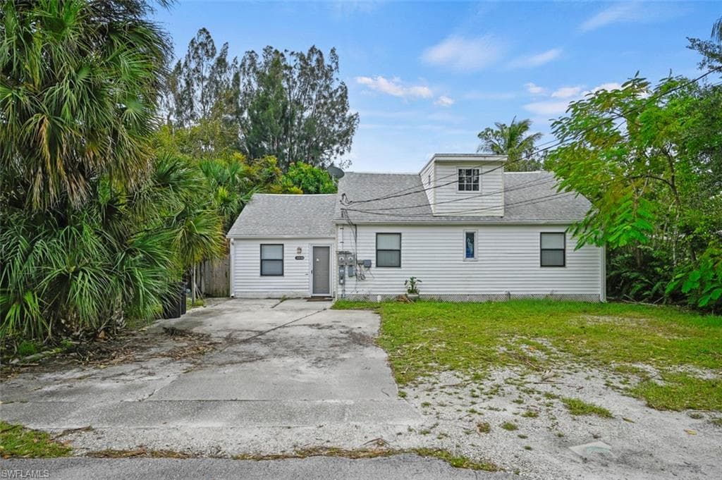 10680 Goodwin St, Bonita Springs, FL 34135-4