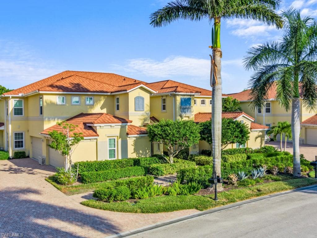 1264 Rialto Way 4-201, Naples, FL 34114-36