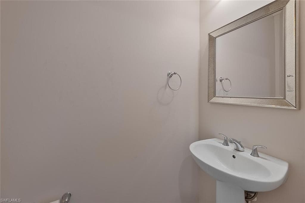13010 Pembroke Dr, Naples, FL 34105-17