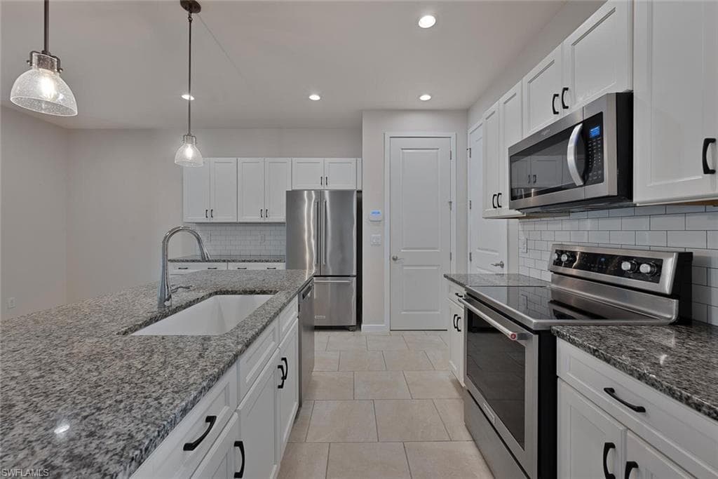 13010 Pembroke Dr, Naples, FL 34105-3