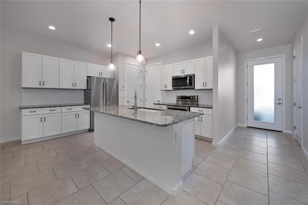13010 Pembroke Dr, Naples, FL 34105-4