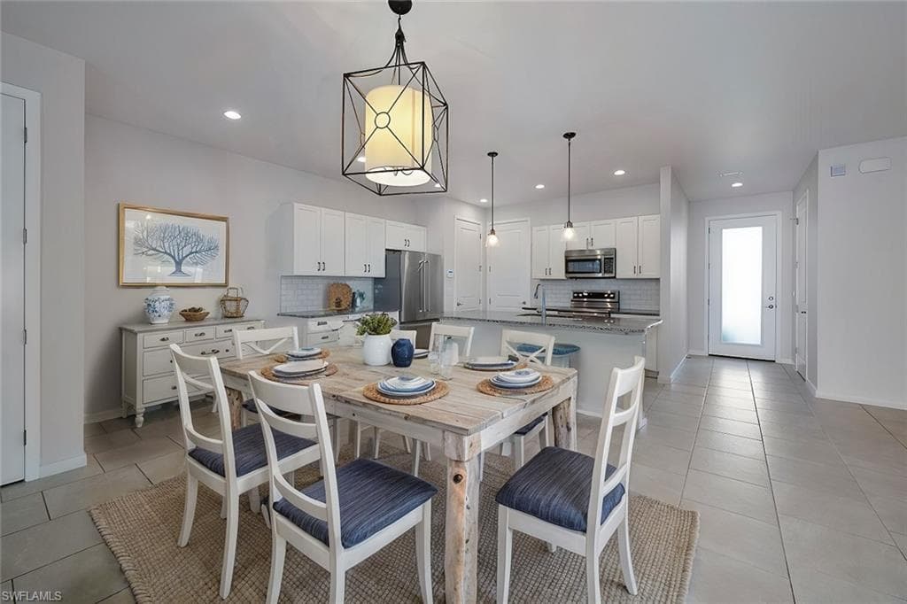 13010 Pembroke Dr, Naples, FL 34105-5