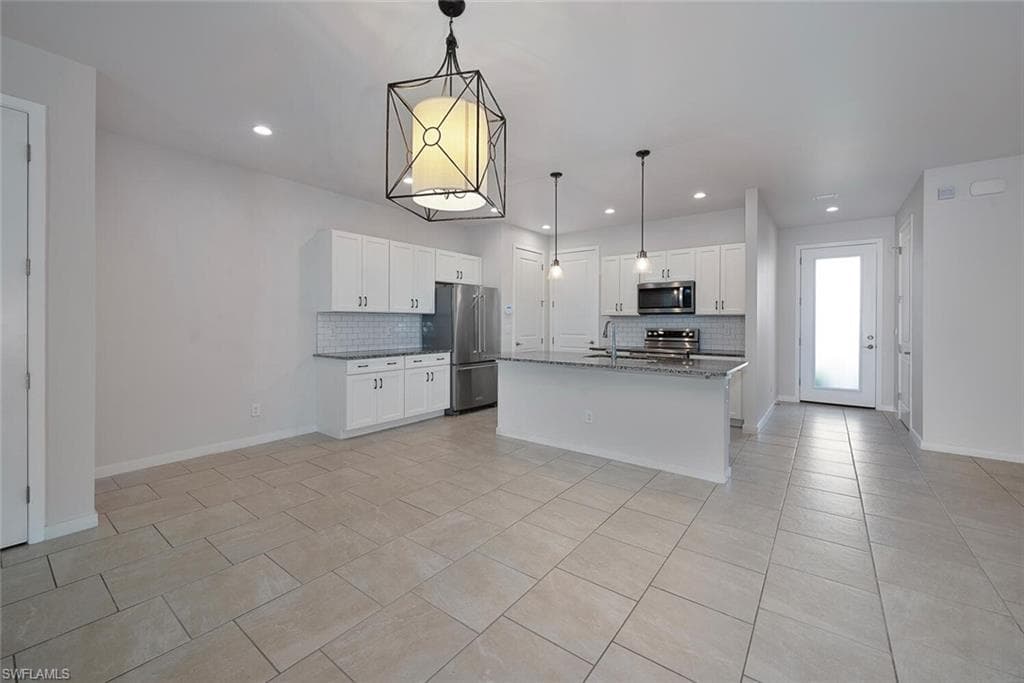 13010 Pembroke Dr, Naples, FL 34105-6