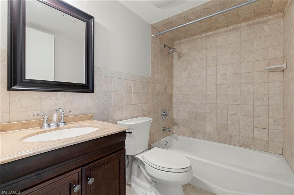 14 Manor Ter 9-106, Marco Island, FL 34145-21