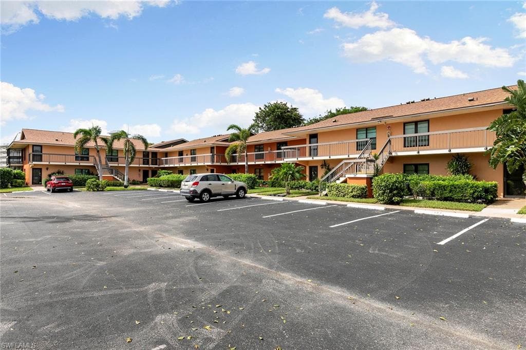 14 Manor Ter 9-106, Marco Island, FL 34145-4