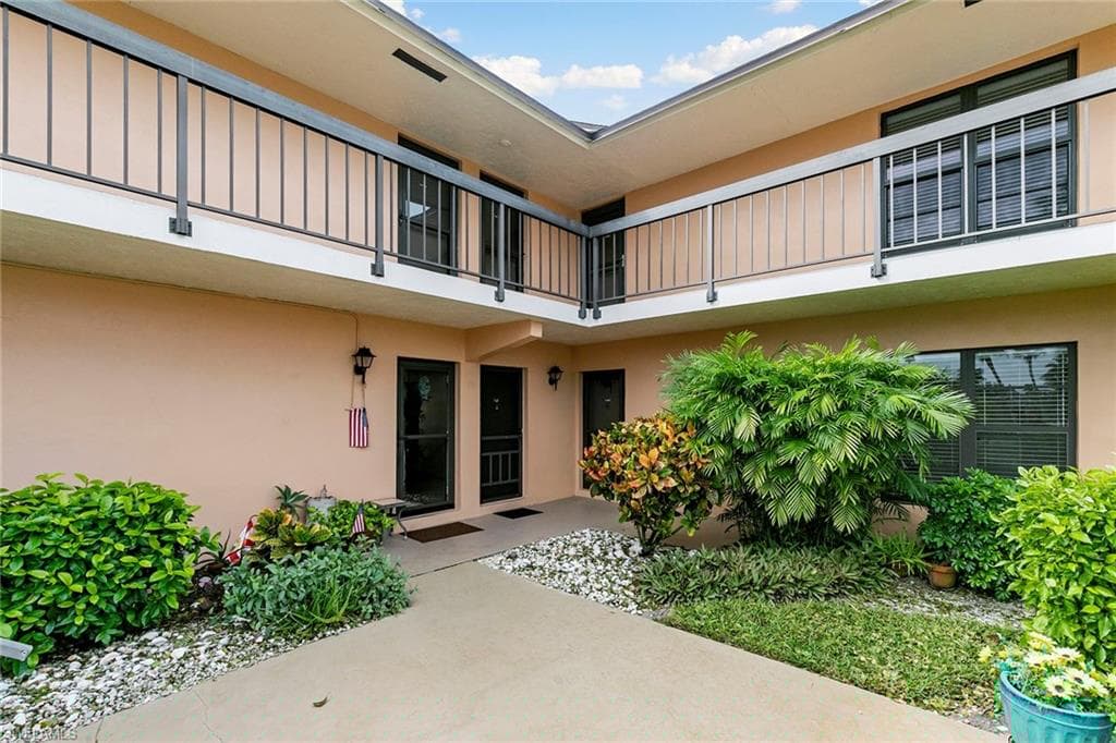14 Manor Ter 9-106, Marco Island, FL 34145-5