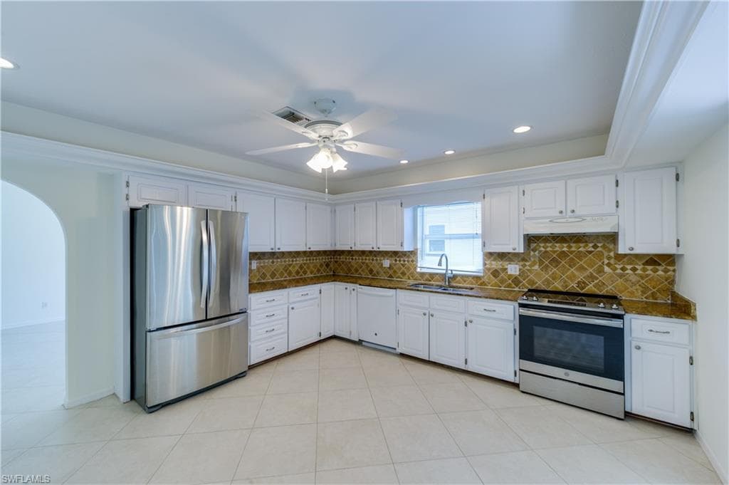 670 103rd Ave N, Naples, FL 34108-3219-3