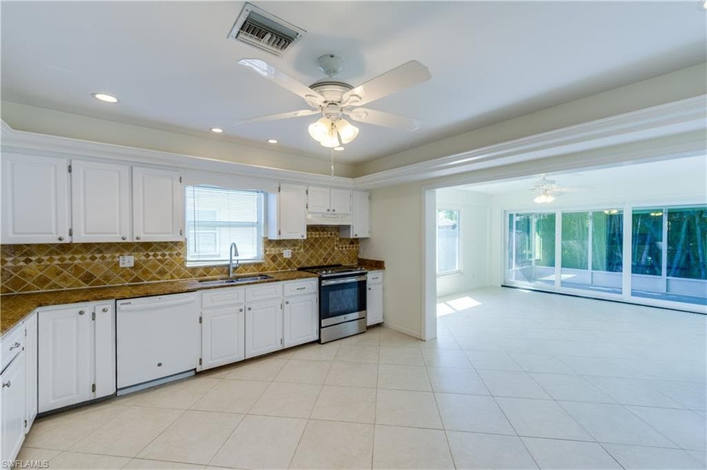 670 103rd Ave N, Naples, FL 34108-3219-4