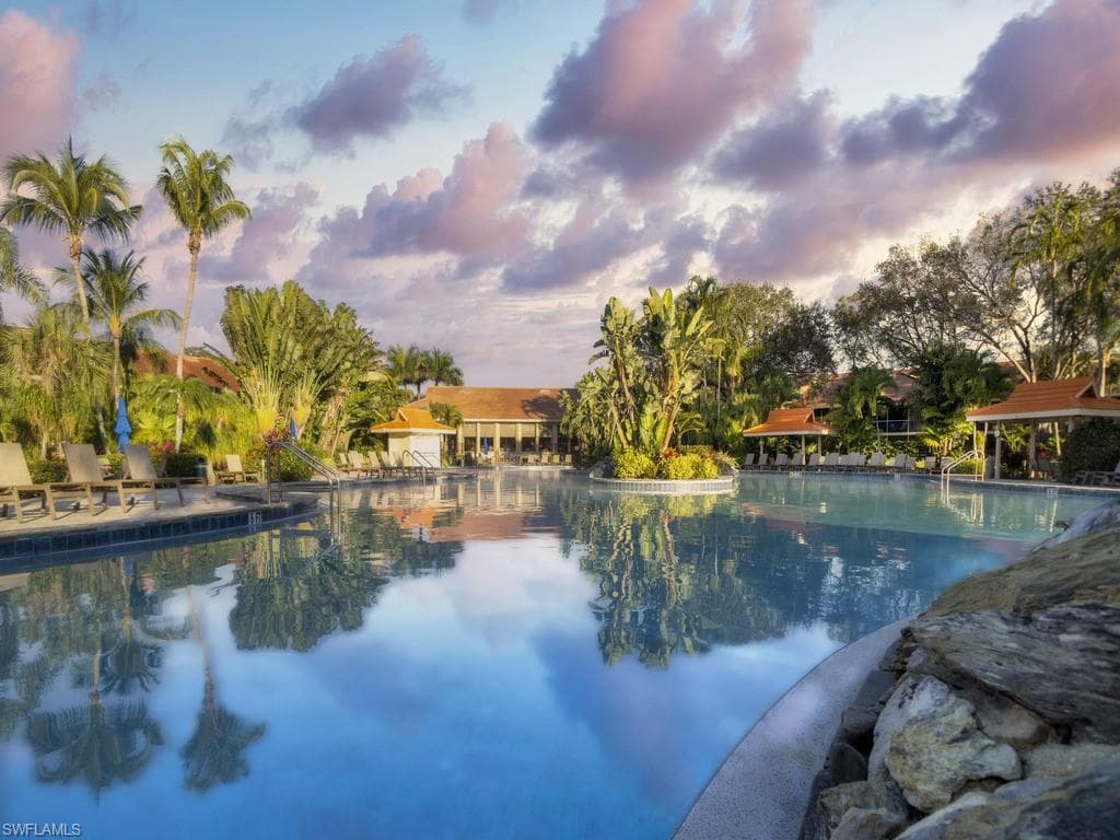 2372 Hidden Lake Dr 803, Naples, FL 34112-18