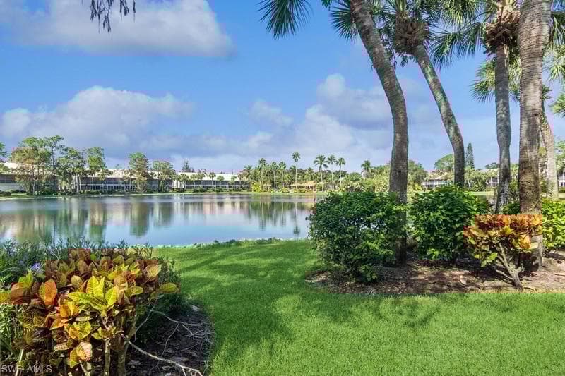 2372 Hidden Lake Dr 803, Naples, FL 34112-1