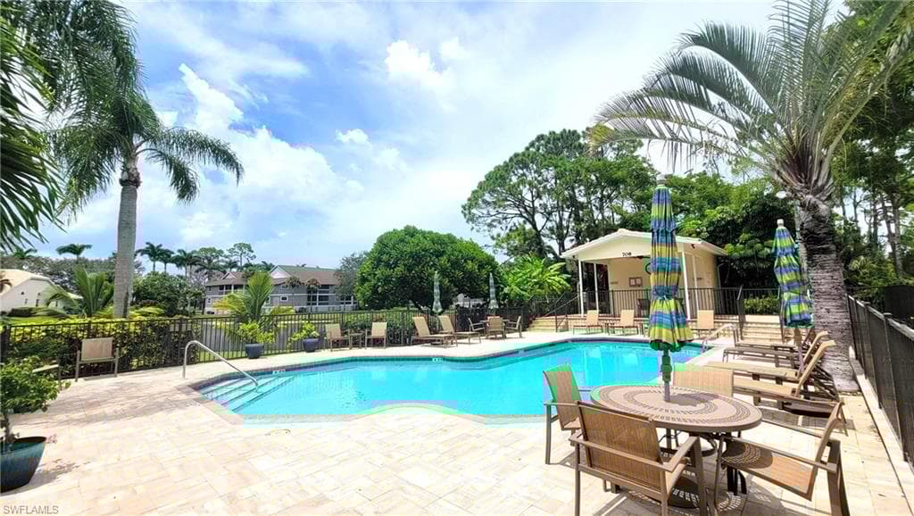 622 Wiggins Bay Dr C-22, Naples, FL 34110-36