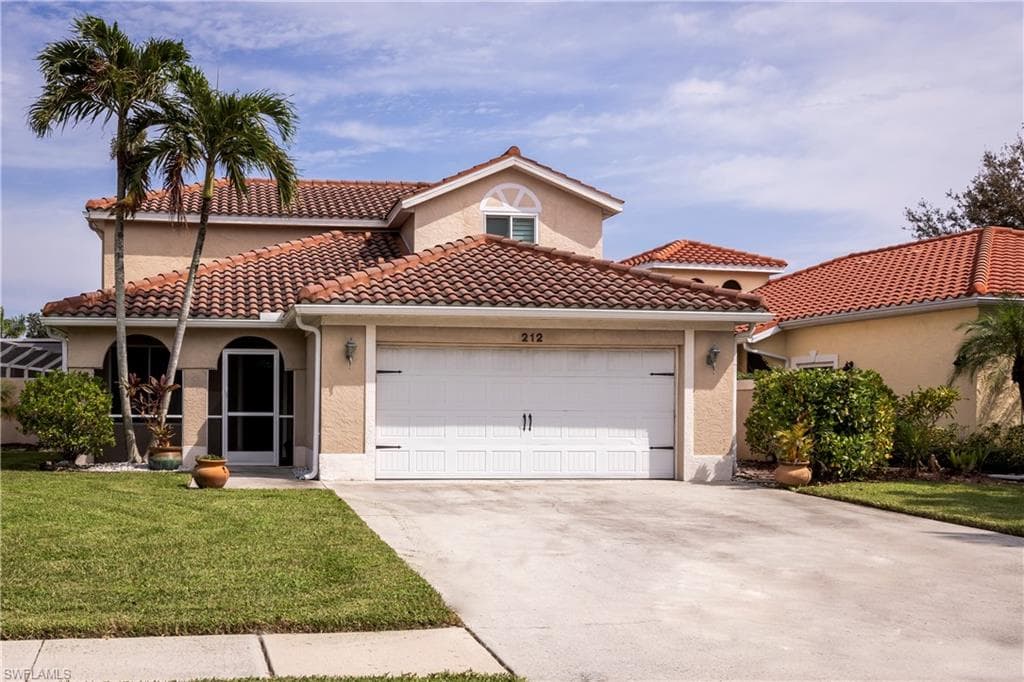 212 Sabal Lake Dr, Naples, FL 34104-32