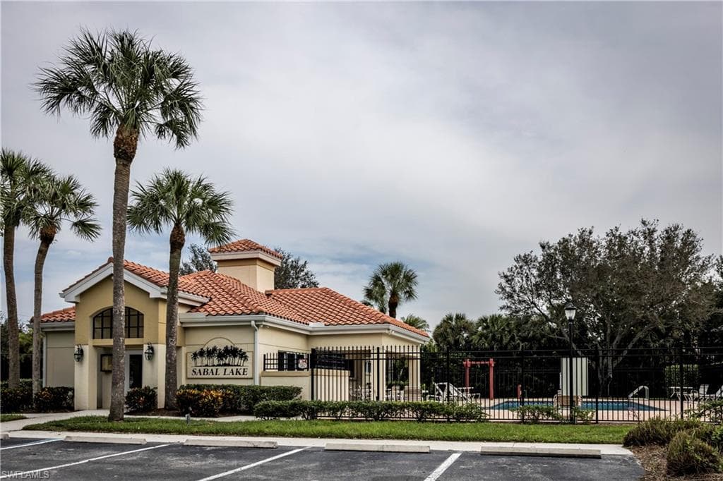 212 Sabal Lake Dr, Naples, FL 34104-37