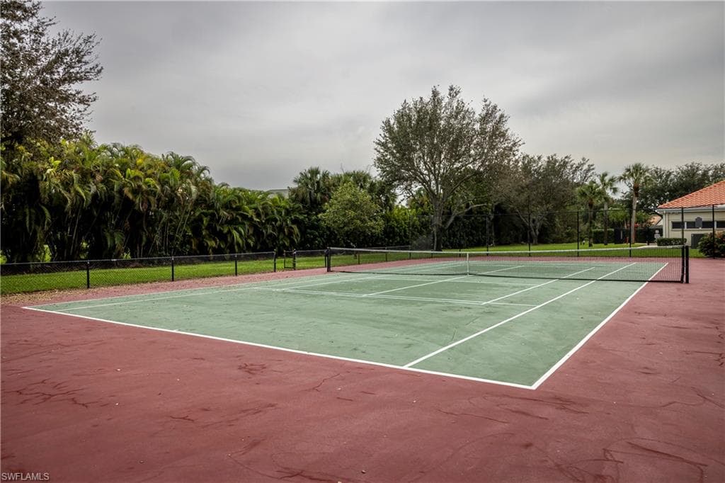 212 Sabal Lake Dr, Naples, FL 34104-38