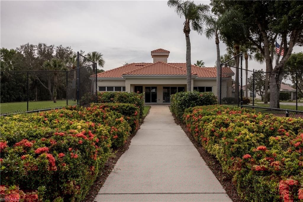 212 Sabal Lake Dr, Naples, FL 34104-41