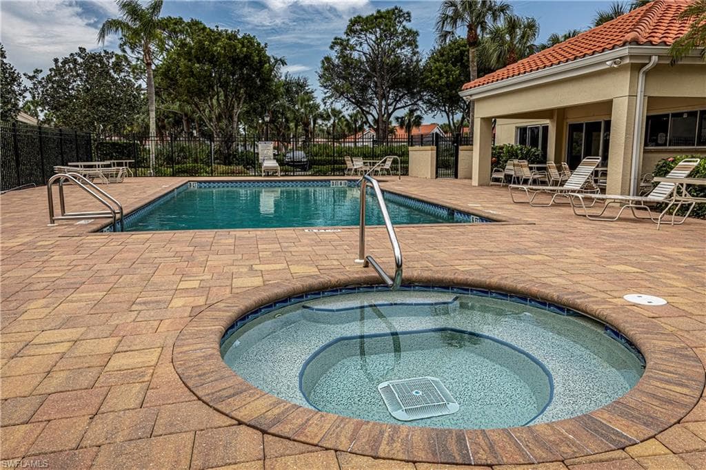 212 Sabal Lake Dr, Naples, FL 34104-44
