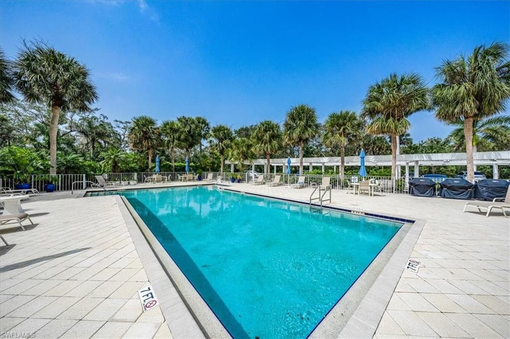 7725 Pebble Creek Cir 8-303, Naples, FL 34108-40