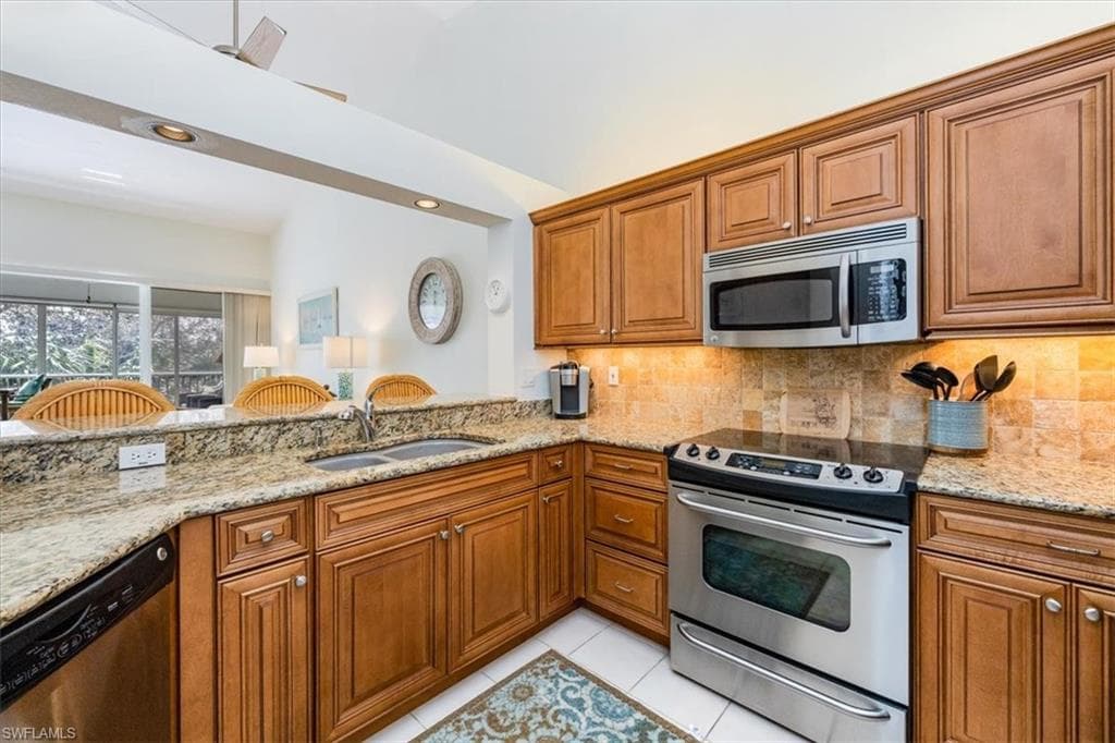 7725 Pebble Creek Cir 8-303, Naples, FL 34108-7
