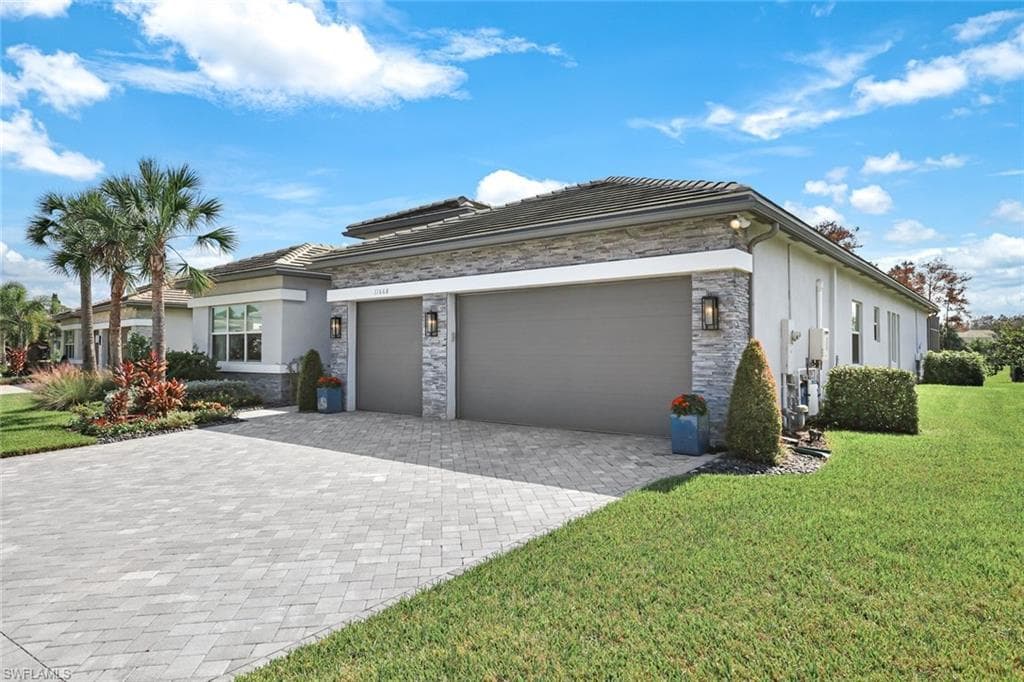 11668 Periwinkle Dr, Naples, FL 34120-4