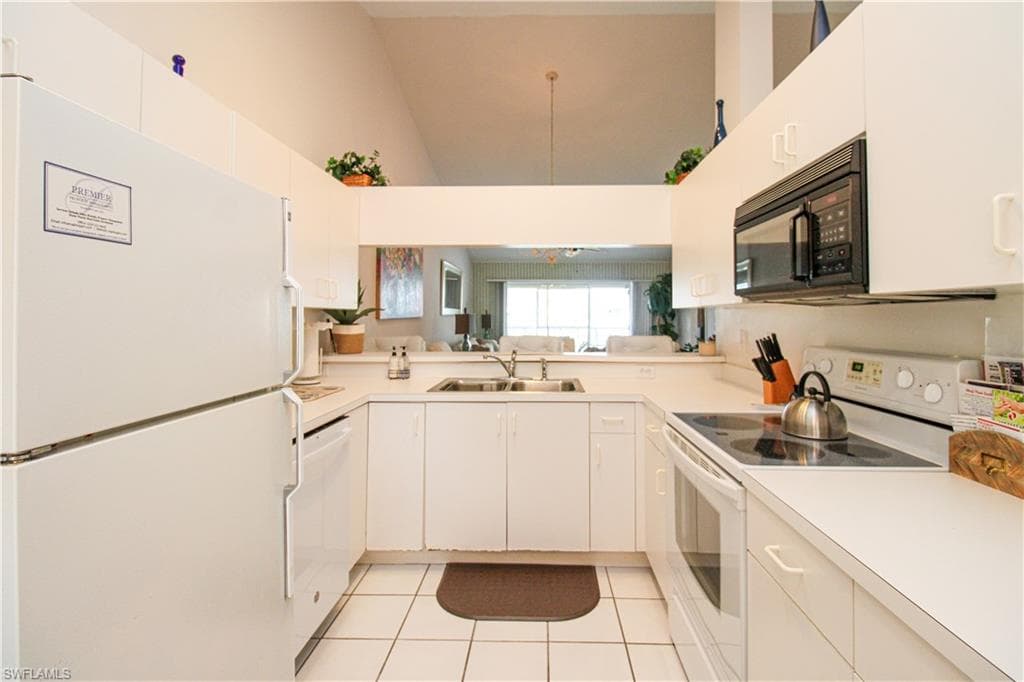 102 Pebble Shores Dr 204, Naples, FL 34110-16