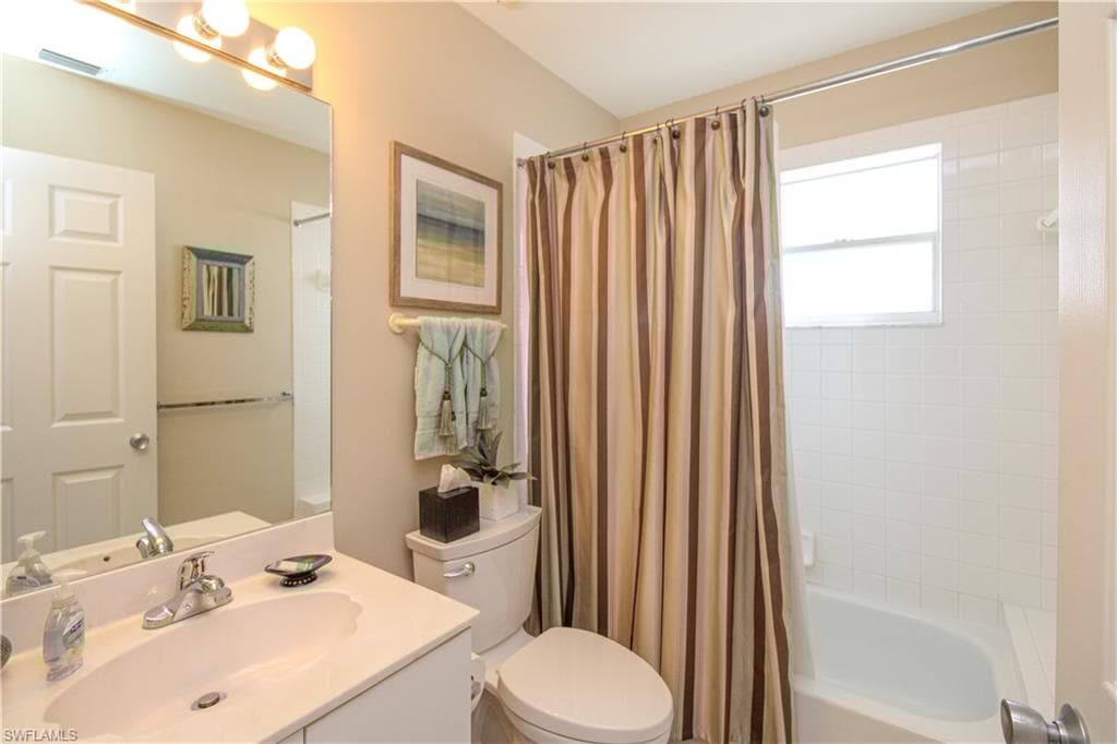 102 Pebble Shores Dr 204, Naples, FL 34110-20