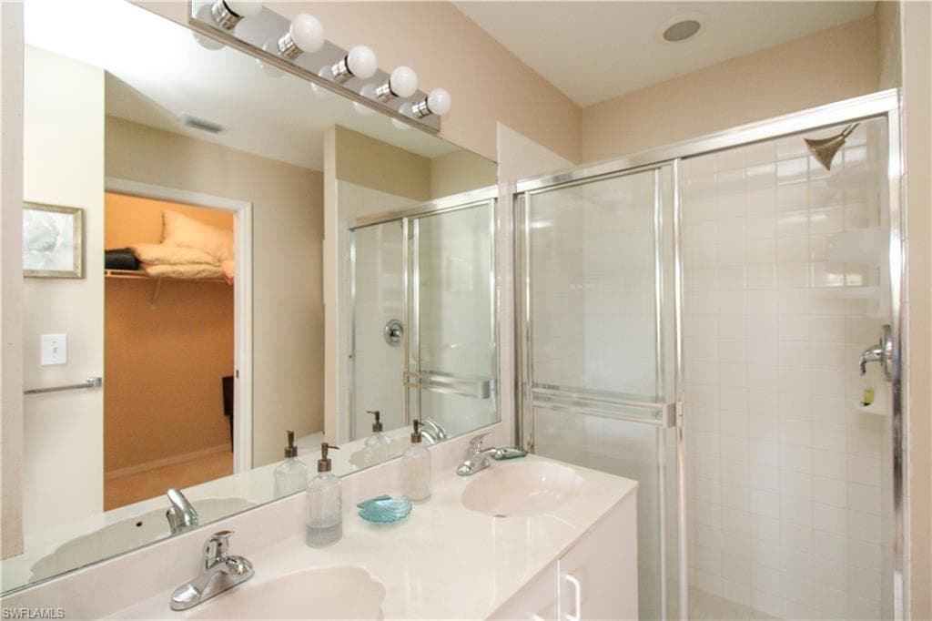 102 Pebble Shores Dr 204, Naples, FL 34110-27