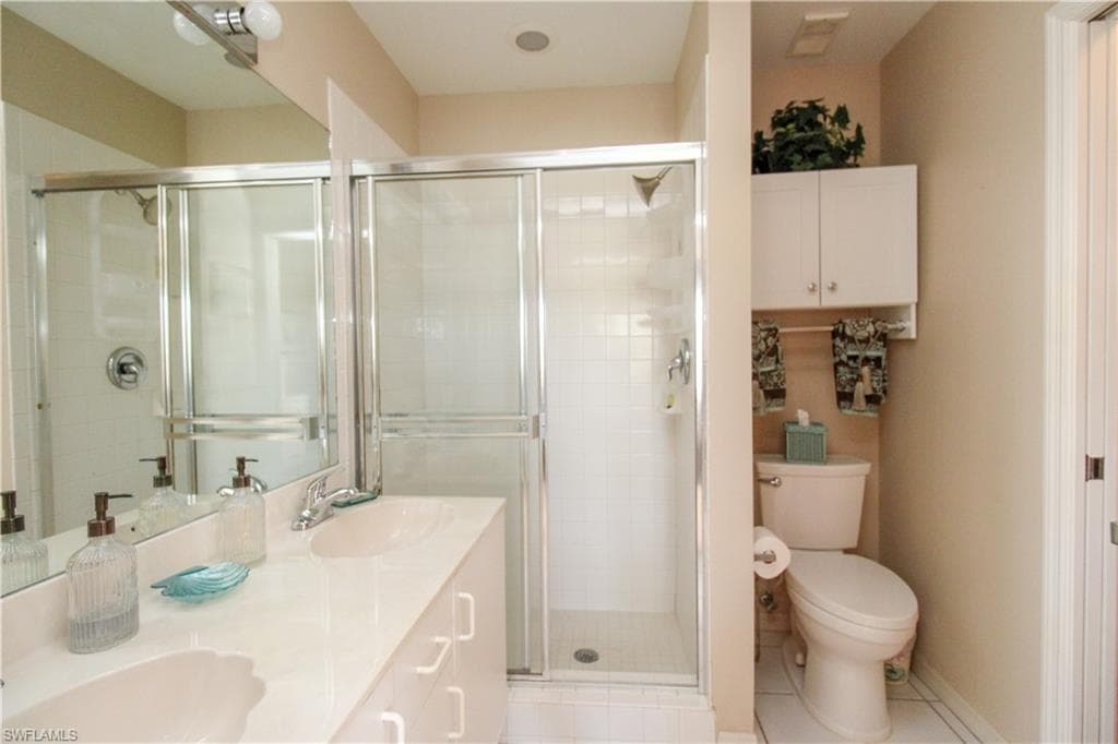 102 Pebble Shores Dr 204, Naples, FL 34110-28