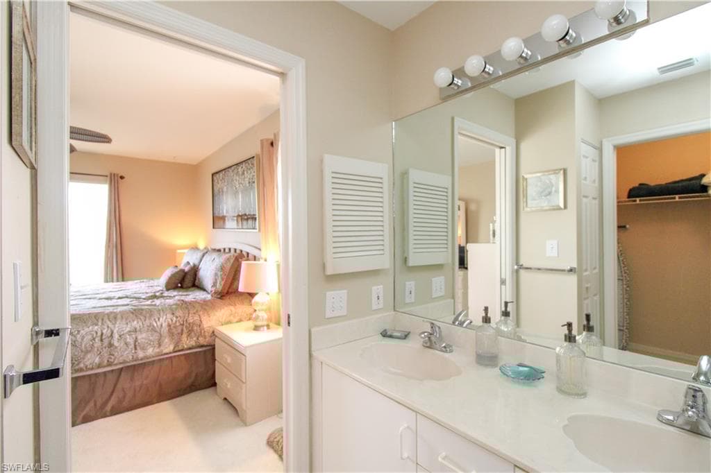 102 Pebble Shores Dr 204, Naples, FL 34110-29