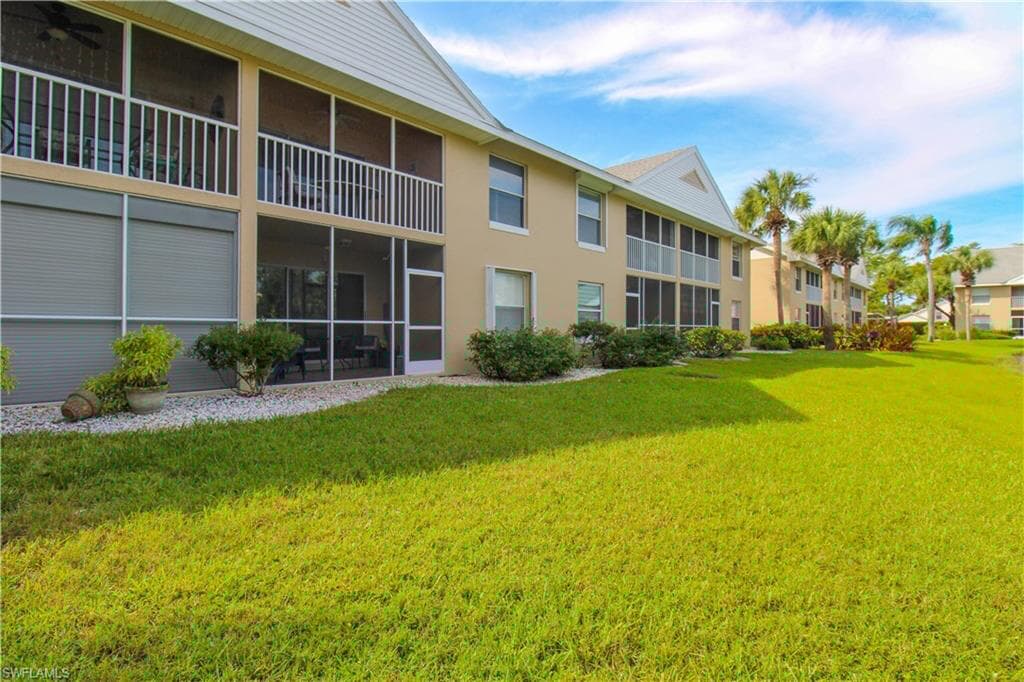 102 Pebble Shores Dr 204, Naples, FL 34110-33