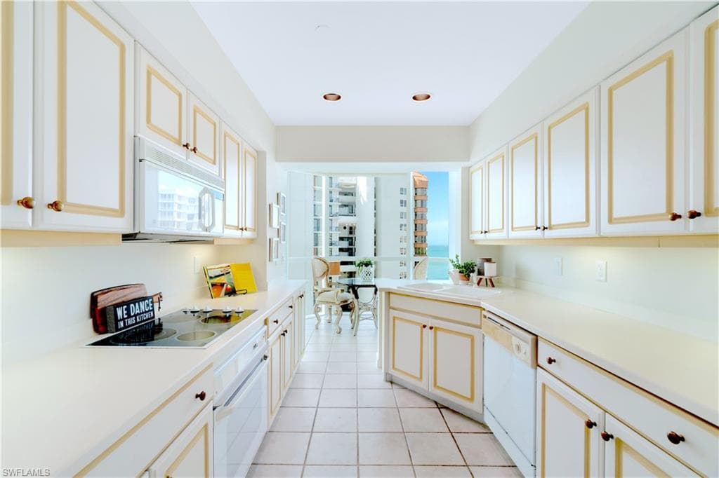 4255 Gulf Shore Blvd N 1205, Naples, FL 34103-18