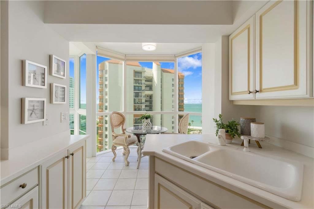 4255 Gulf Shore Blvd N 1205, Naples, FL 34103-21
