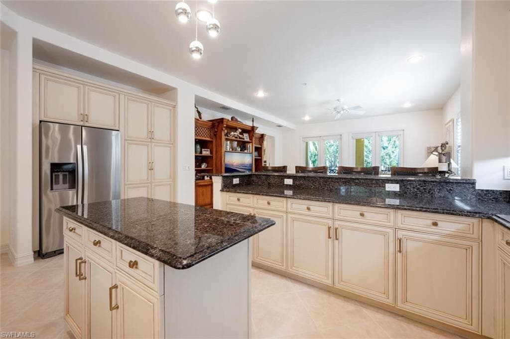 2843 Tiburon Blvd E 7-102, Naples, FL 34109-19