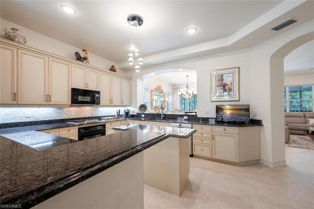 2843 Tiburon Blvd E 7-102, Naples, FL 34109-21
