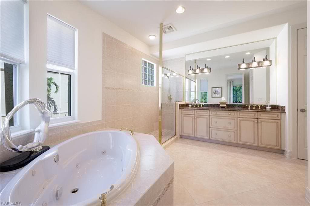 2843 Tiburon Blvd E 7-102, Naples, FL 34109-34