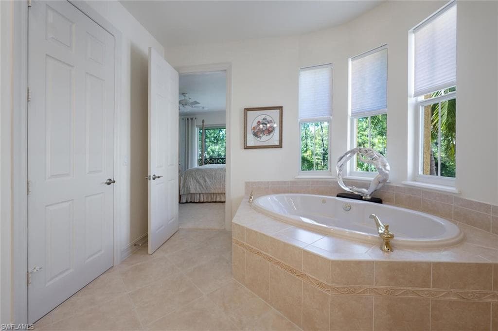 2843 Tiburon Blvd E 7-102, Naples, FL 34109-35