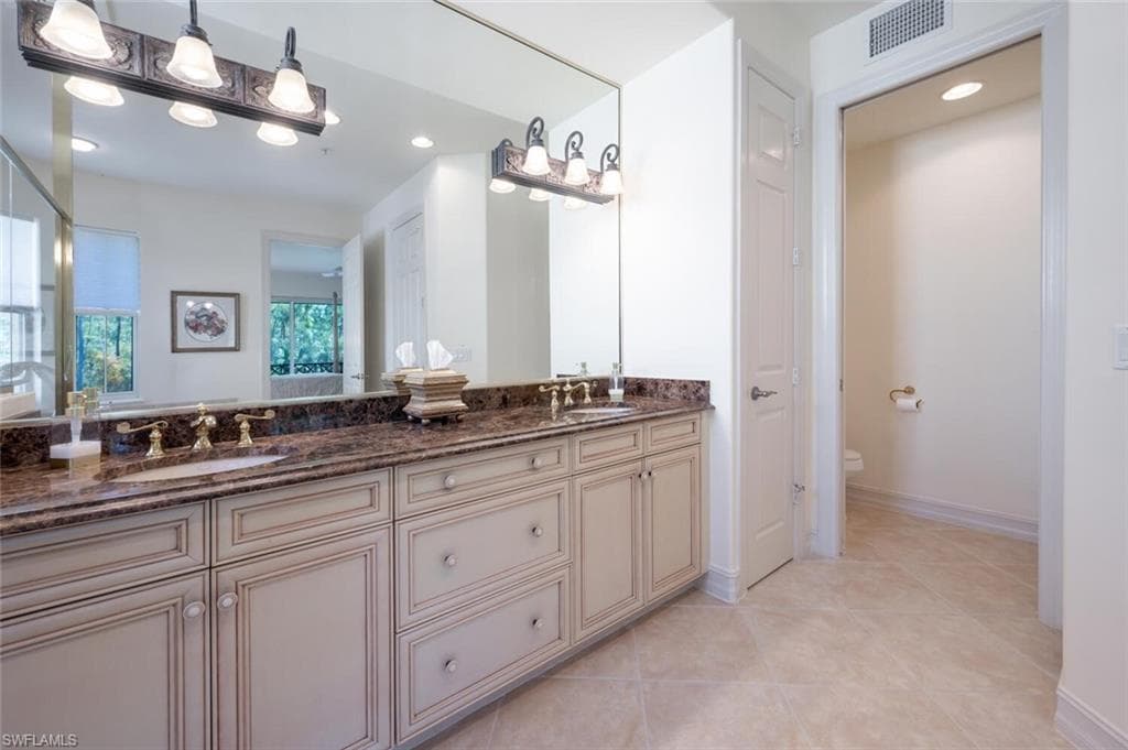 2843 Tiburon Blvd E 7-102, Naples, FL 34109-36