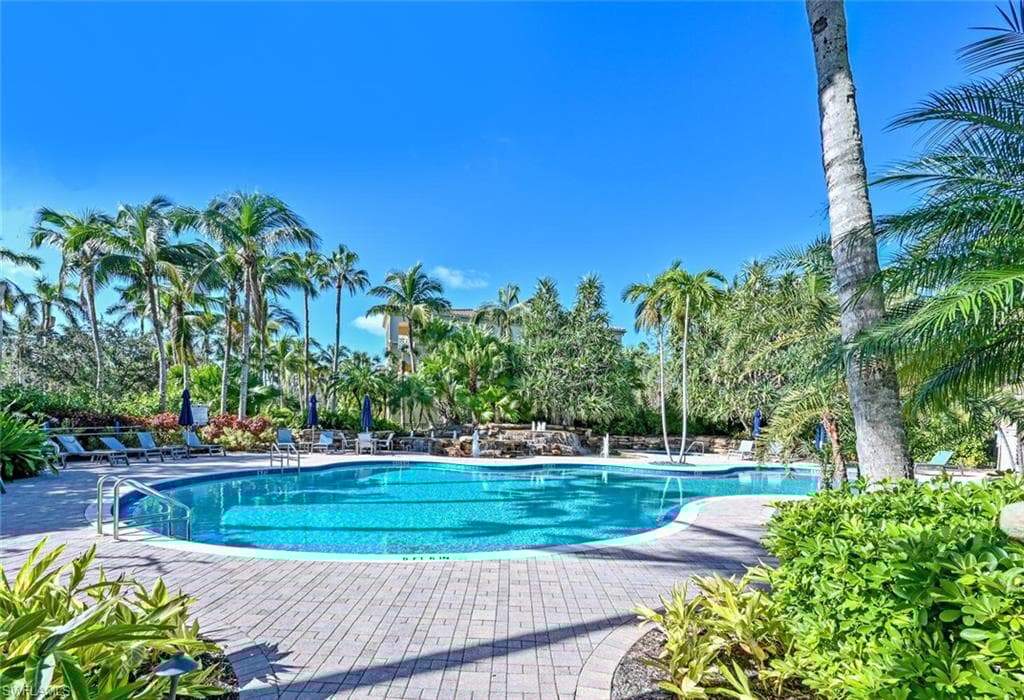 2843 Tiburon Blvd E 7-102, Naples, FL 34109-44