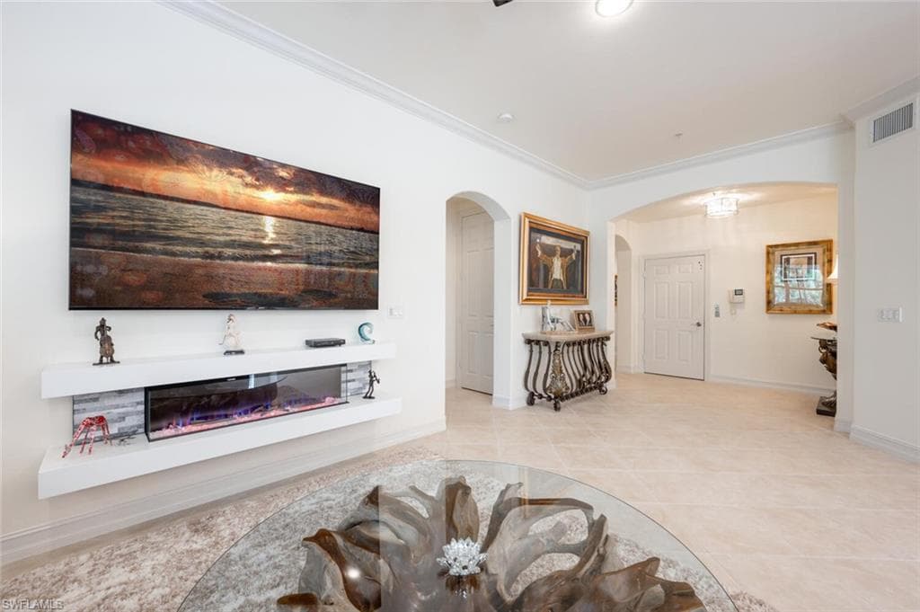 2843 Tiburon Blvd E 7-102, Naples, FL 34109-4