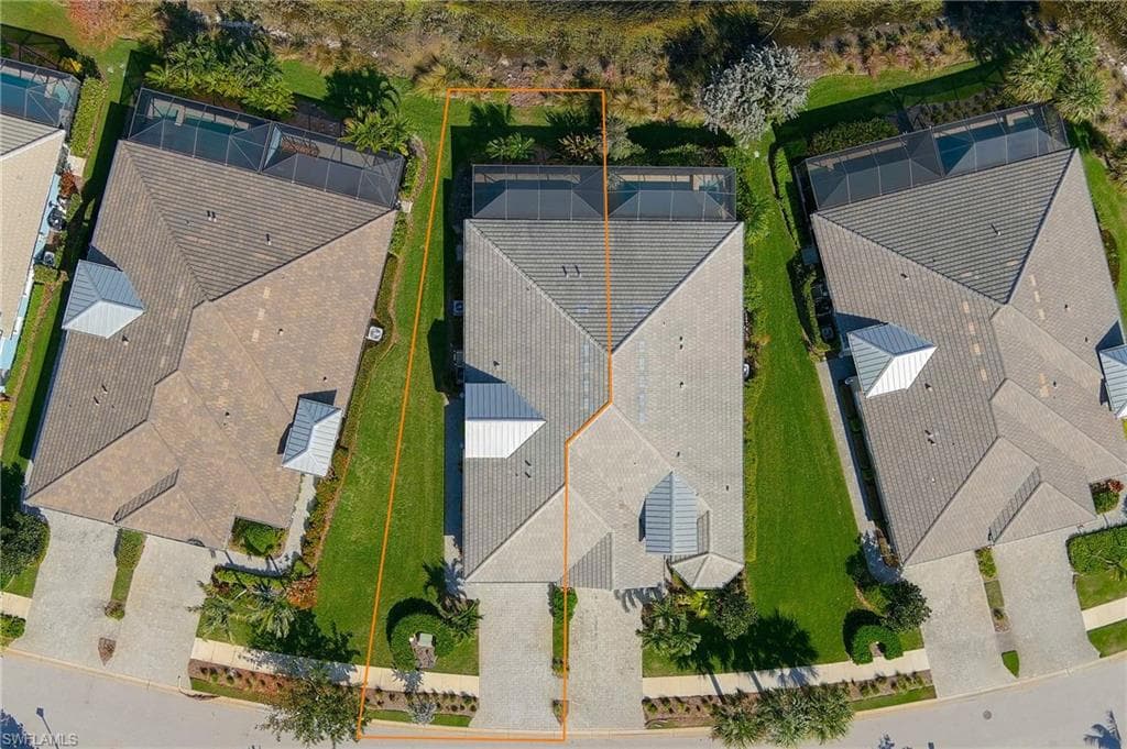 7022 Dominica Dr, Naples, FL 34113-35