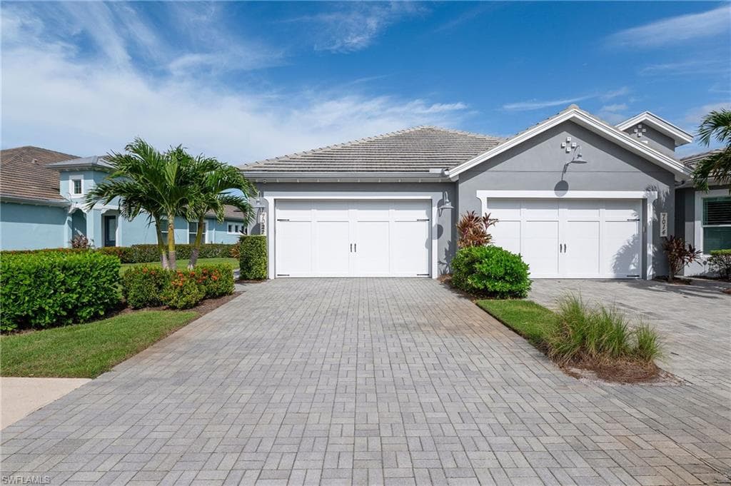 7022 Dominica Dr, Naples, FL 34113-2