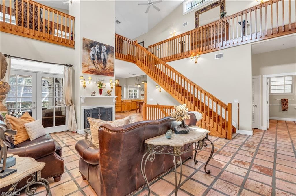 685 11th St NW, Naples, FL 34120-8