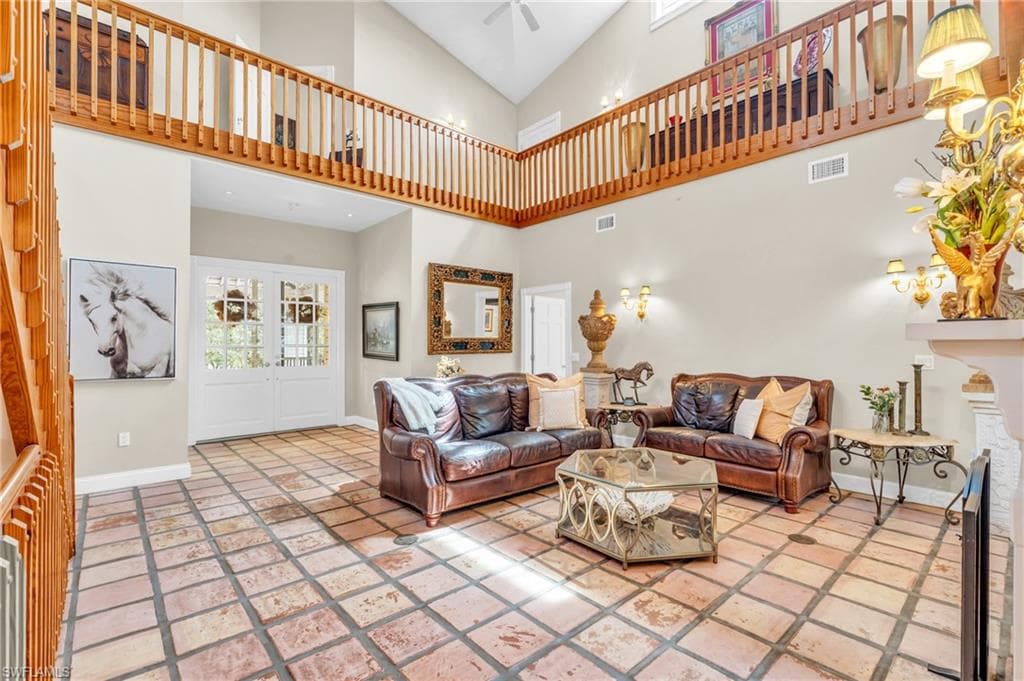 685 11th St NW, Naples, FL 34120-10