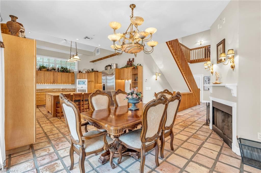 685 11th St NW, Naples, FL 34120-11