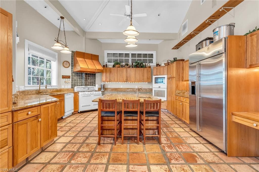 685 11th St NW, Naples, FL 34120-13