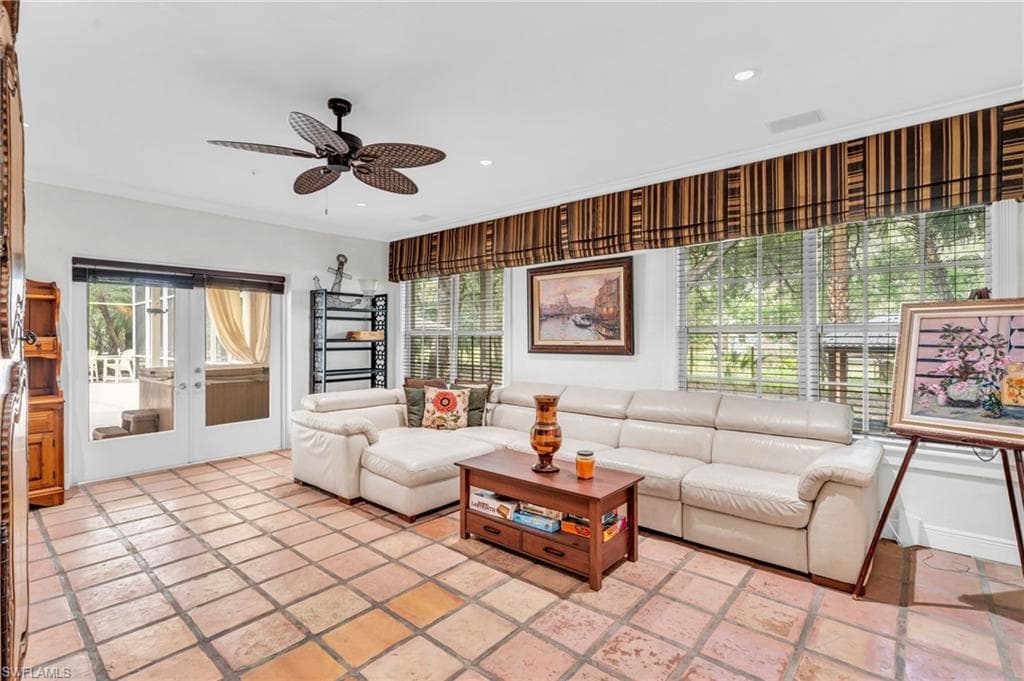 685 11th St NW, Naples, FL 34120-15