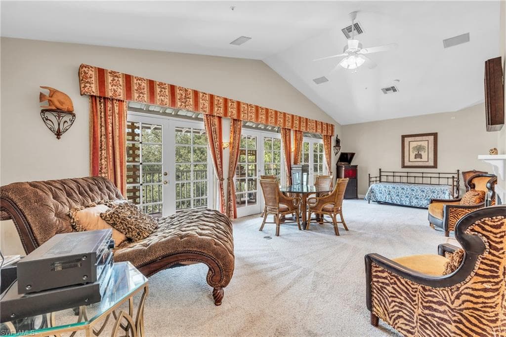 685 11th St NW, Naples, FL 34120-19