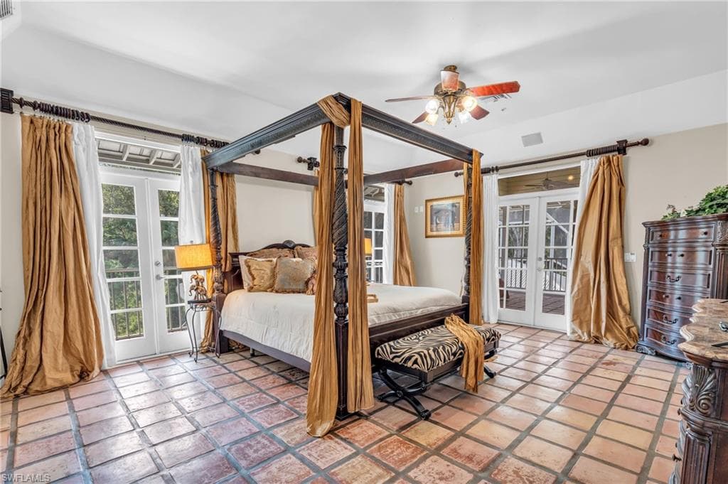 685 11th St NW, Naples, FL 34120-20