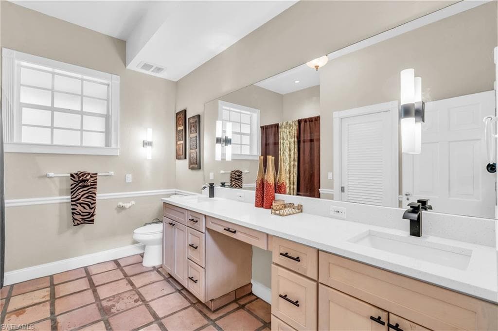 685 11th St NW, Naples, FL 34120-28